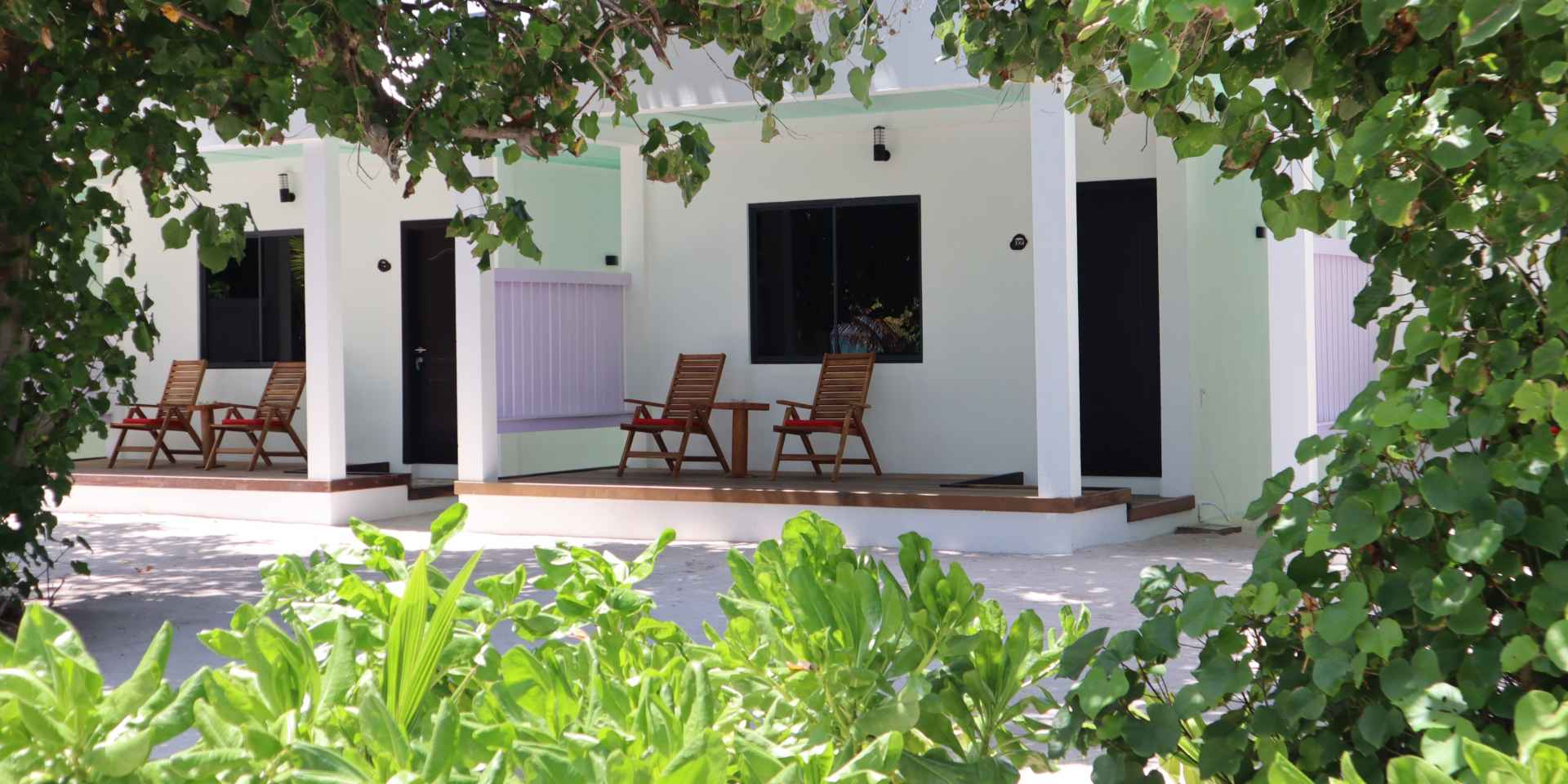 Facilities: Discover barefoot island style vacation with all modern facilities 